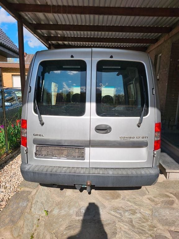 Second-hand Opel Combo 75 CP (55 kW) 2003 Argintiu Monovolum
