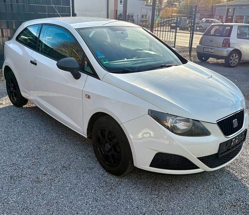 Weiß Gebraucht 2011 Seat Ibiza SC Basis Kleinwagen | 4.150 € (Guter Preis) - Bild 1/4