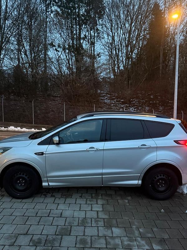 Gebraucht Ford Kuga 120 PS (88 kW) 2019 Grau SUV
