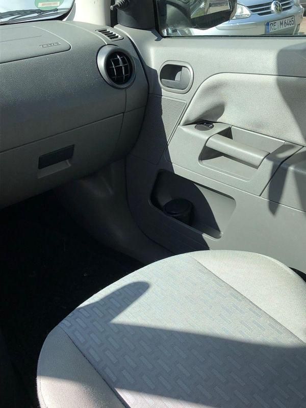 Grau Gebraucht 2004 Ford Fusion Limousine | 1.700 € (Fairer Preis) - Bild 1/4