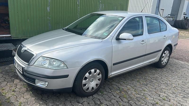 Silber Gebraucht 2008 Skoda Octavia Limousine | 1.350 € (Superpreis) - Bild 1/2