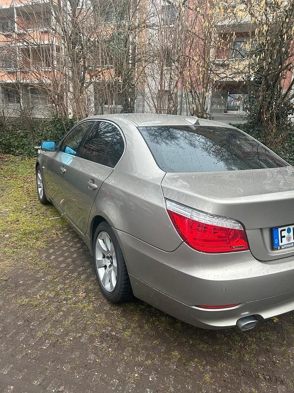 Gebraucht BMW 520 177 PS (130 kW) 2009 Braun Limousine