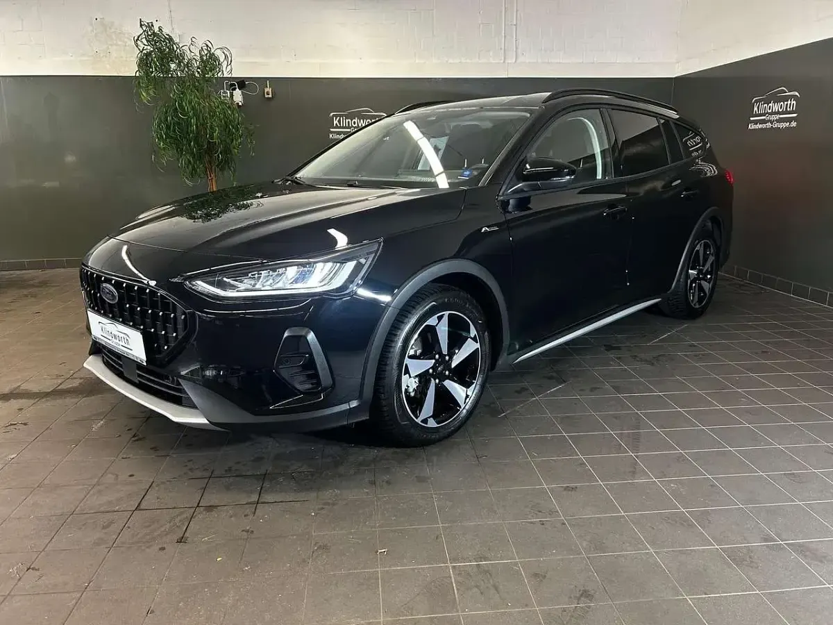 Gebraucht Ford Focus Active X 155 PS (114 kW) 2025 Schwarz Limousine