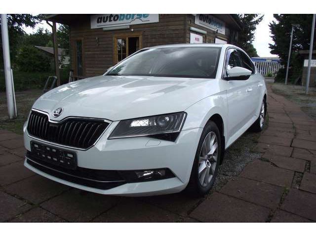Weiß Gebraucht 2016 Skoda Superb Style Limousine | 14.900 € (Fairer Preis) - Bild 1/1