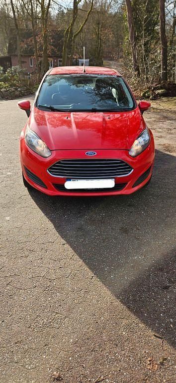 Gebraucht Ford Fiesta Trend 101 PS (74 kW) 2014 Rot Kleinwagen