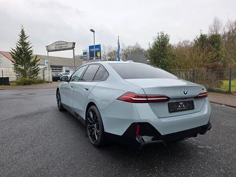Gebraucht BMW 520 M Sport 208 PS (152 kW) 2024 Grau Limousine