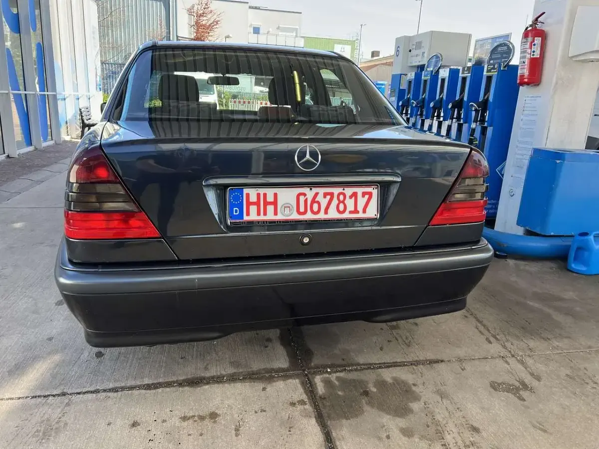 Second-hand Mercedes C200 Classic 136 CP (100 kW) 2000 Albastru Berlinǎ