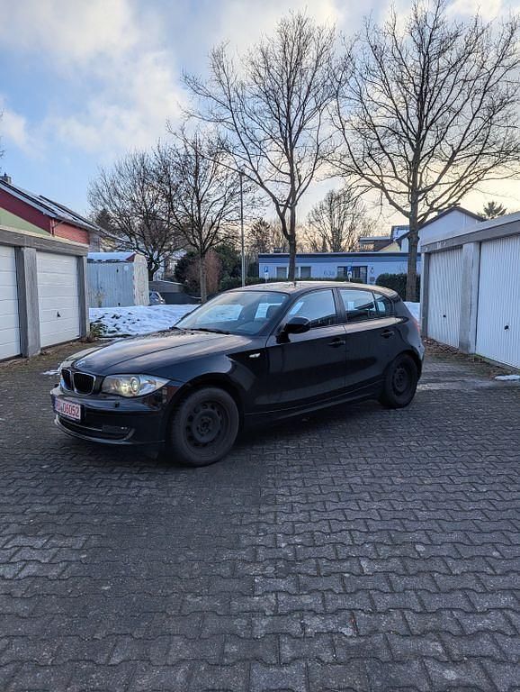 Gebraucht BMW 118 143 PS (105 kW) 2011 Schwarz Kleinwagen