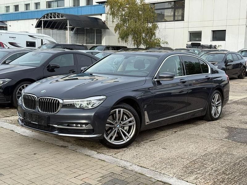 Gebraucht BMW 740 326 PS (239 kW) 2017 Grau Limousine