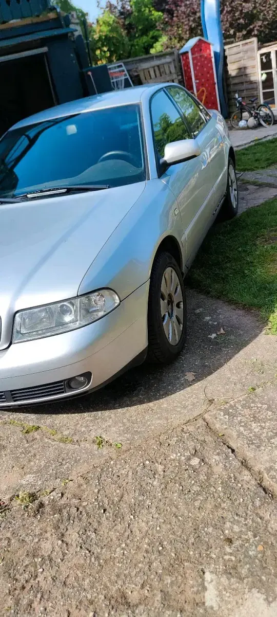 Używany Audi A4 101 KM (74 kW) 2000 Srebrny Sedan/Limuzyna