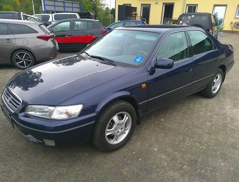 Blau Gebraucht 1998 Toyota Camry Limousine | 4.750 € (Superpreis) - Bild 1/4