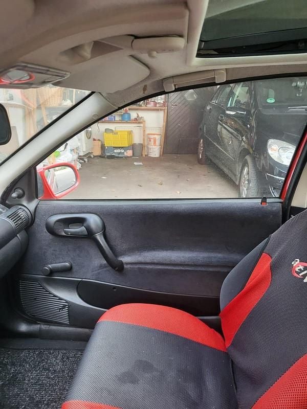 Rot Gebraucht 1999 Opel Corsa Limousine | 850 € (Guter Preis) - Bild 1/4