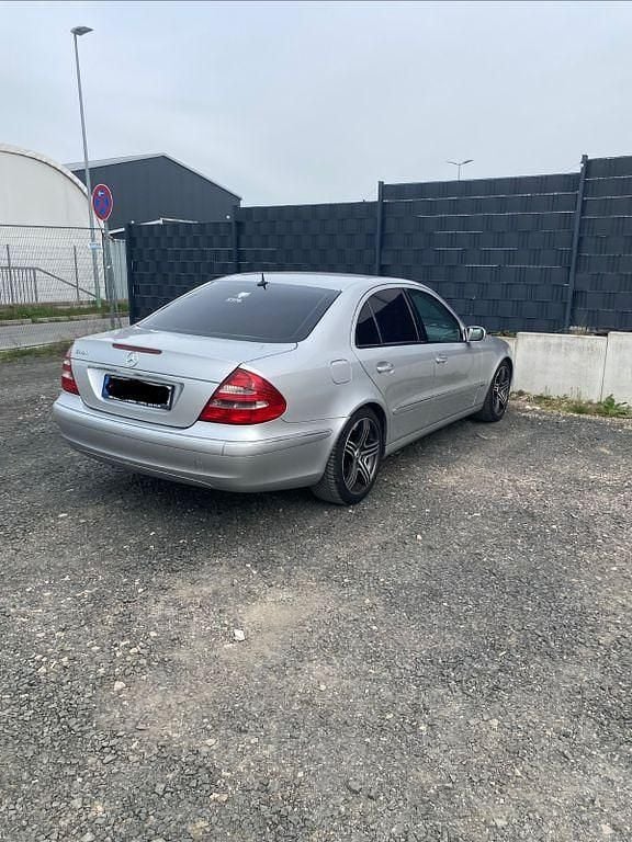 Gebraucht Mercedes E320 204 PS (150 kW) 2004 Silber Limousine