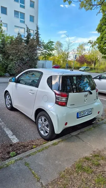 Second-hand Toyota iQ 68 CP (50 kW) 2009 Alb Hatchback