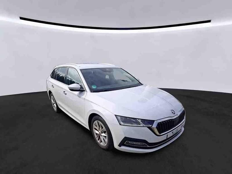 Weiß Gebraucht 2022 Skoda Octavia Style Kombi | 19.950 € (Guter Preis) - Bild 1/4