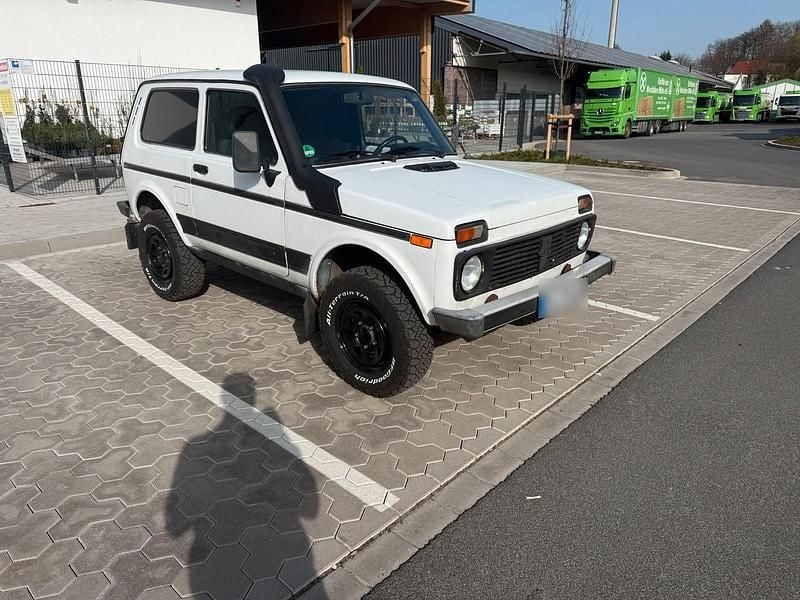 Gebraucht Lada niva 83 PS (61 kW) 2009 Weiß SUV