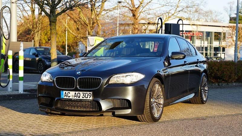 Gebraucht BMW M5 Shadowline 560 PS (411 kW) 2012 Grau Limousine