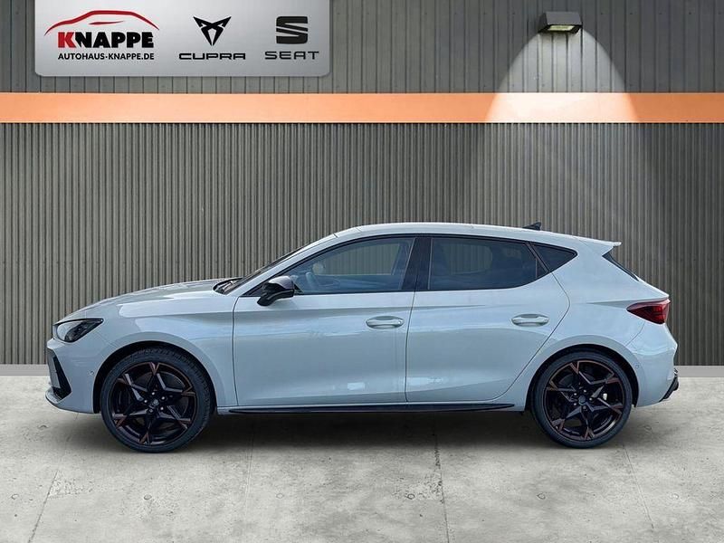 Neu Cupra Leon VZ 300 PS (220 kW) 2025 Grau Limousine