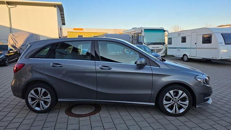 Gebraucht Mercedes B250 Edition 211 PS (155 kW) 2018 Grau Van / Kleinbus