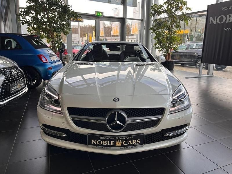 Gebraucht Mercedes SLK350 306 PS (225 kW) 2012 Diamantweiss Cabrio