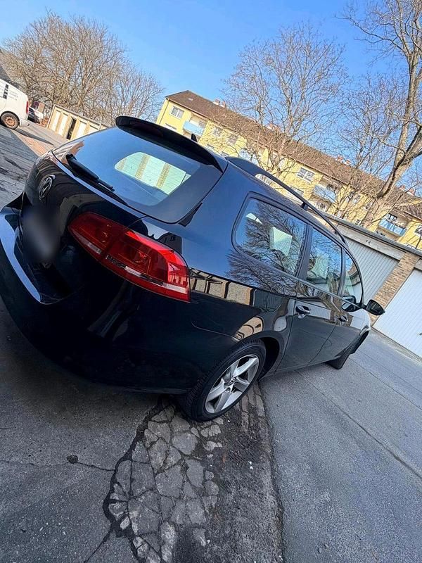 Gebraucht VW Passat 120 PS (88 kW) 2012 Schwarz Kombi