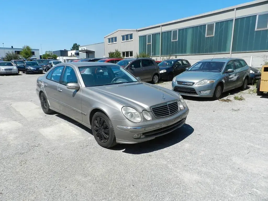 Gebraucht Mercedes E270 177 PS (130 kW) 2003 Gold Limousine