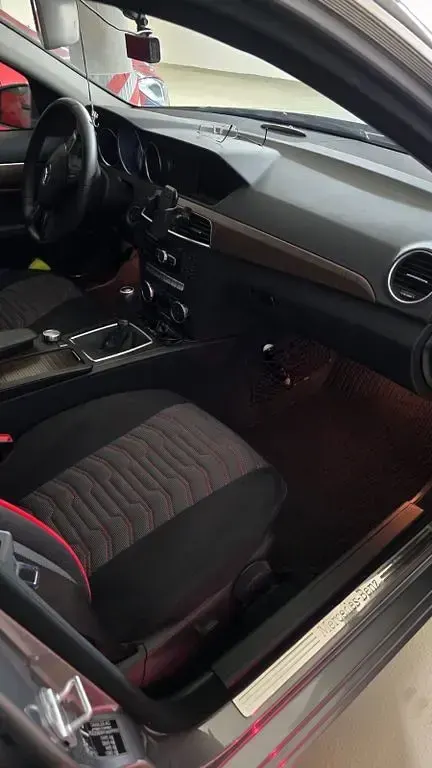 Gebraucht Mercedes C180 Elegance 156 PS (114 kW) 2012 Grau Limousine