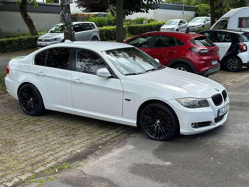 Gebraucht BMW 325 197 PS (144 kW) 2009 Weiß Limousine