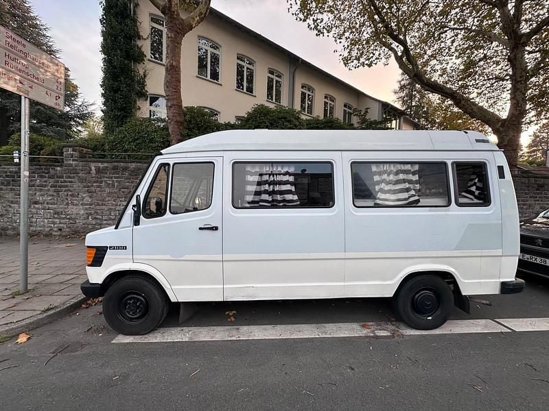 Weiß Gebraucht 1990 Mercedes T1 Van | 17.999 € - Bild 1/4