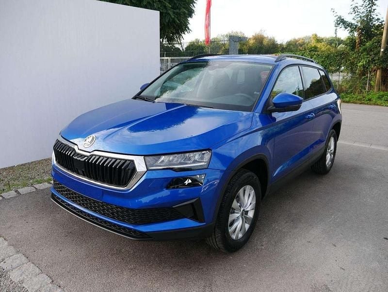Raceblau metallic Neu 2025 Skoda Karoq Selection SUV | 33.790 € (Guter Preis) - Bild 1/4