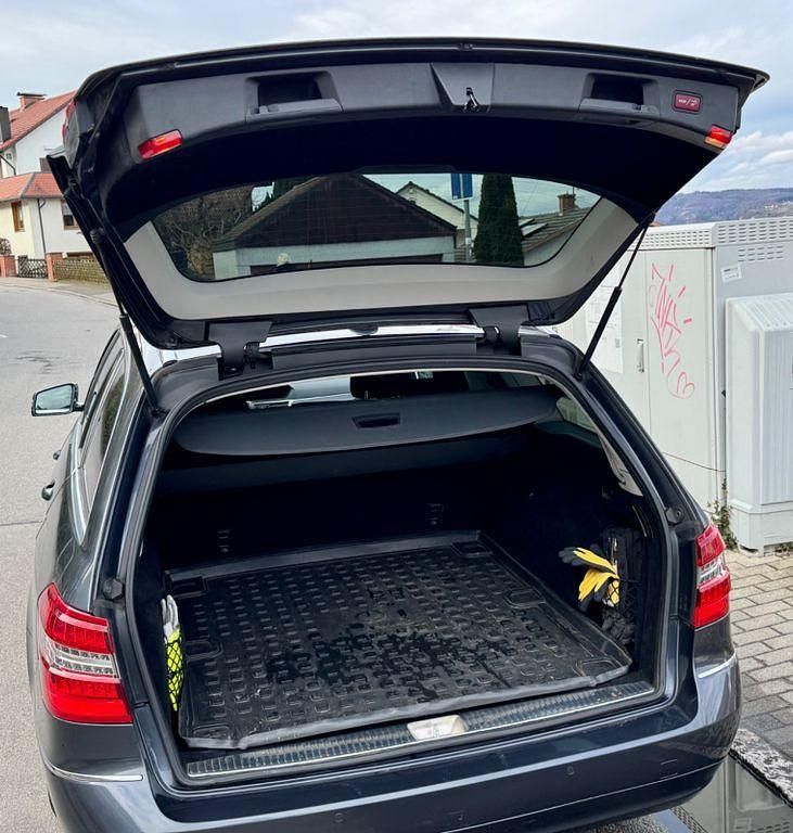 Gebraucht Mercedes E220 Elegance 170 PS (125 kW) 2011 Grau Limousine