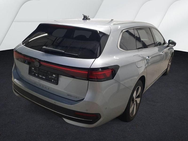 Gebraucht VW Passat Business 204 PS (150 kW) 2025 Oyster silver metallic Kombi