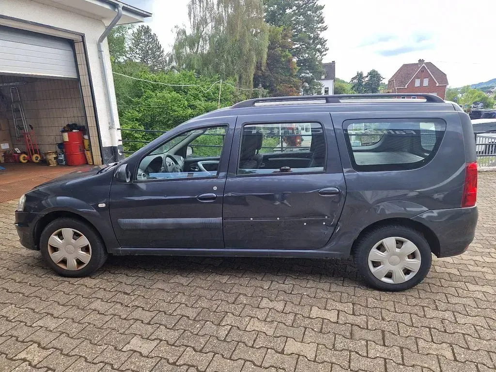 Gebraucht Dacia Logan MCV Lauréate 84 PS (61 kW) 2011 Grau Kombi