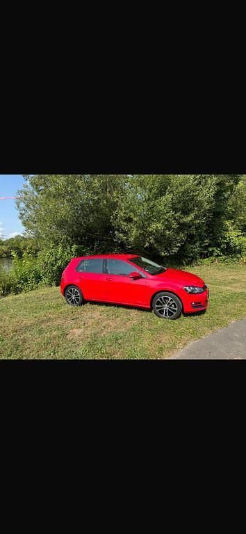 Rot Gebraucht 2016 VW Golf VII Comfortline Limousine | 13.250 € (Fairer Preis) - Bild 1/4