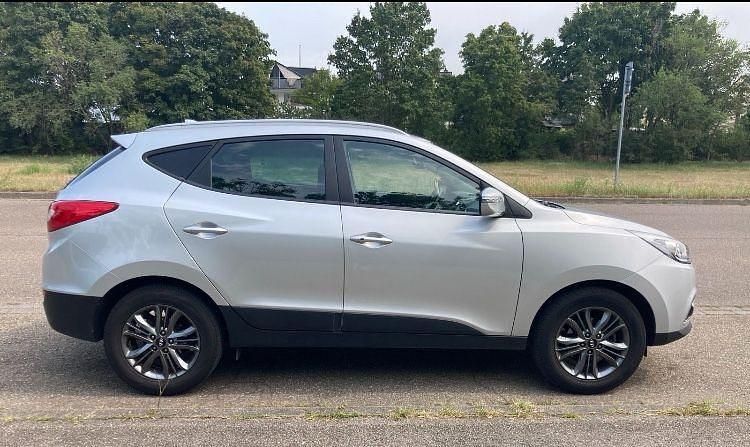 Silber Gebraucht 2013 Hyundai ix35 Edition SUV | 10.250 € (Fairer Preis) - Bild 1/4