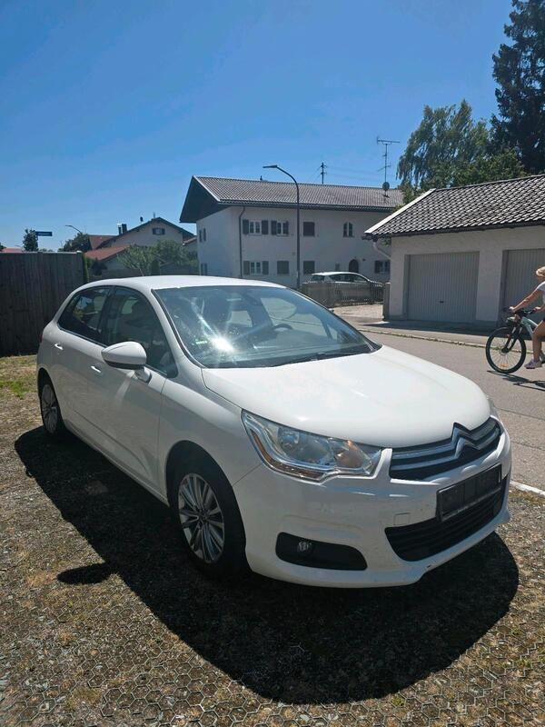 Weiß Gebraucht 2012 Citroën C4 Kleinwagen | 3.500 € - Bild 1/4