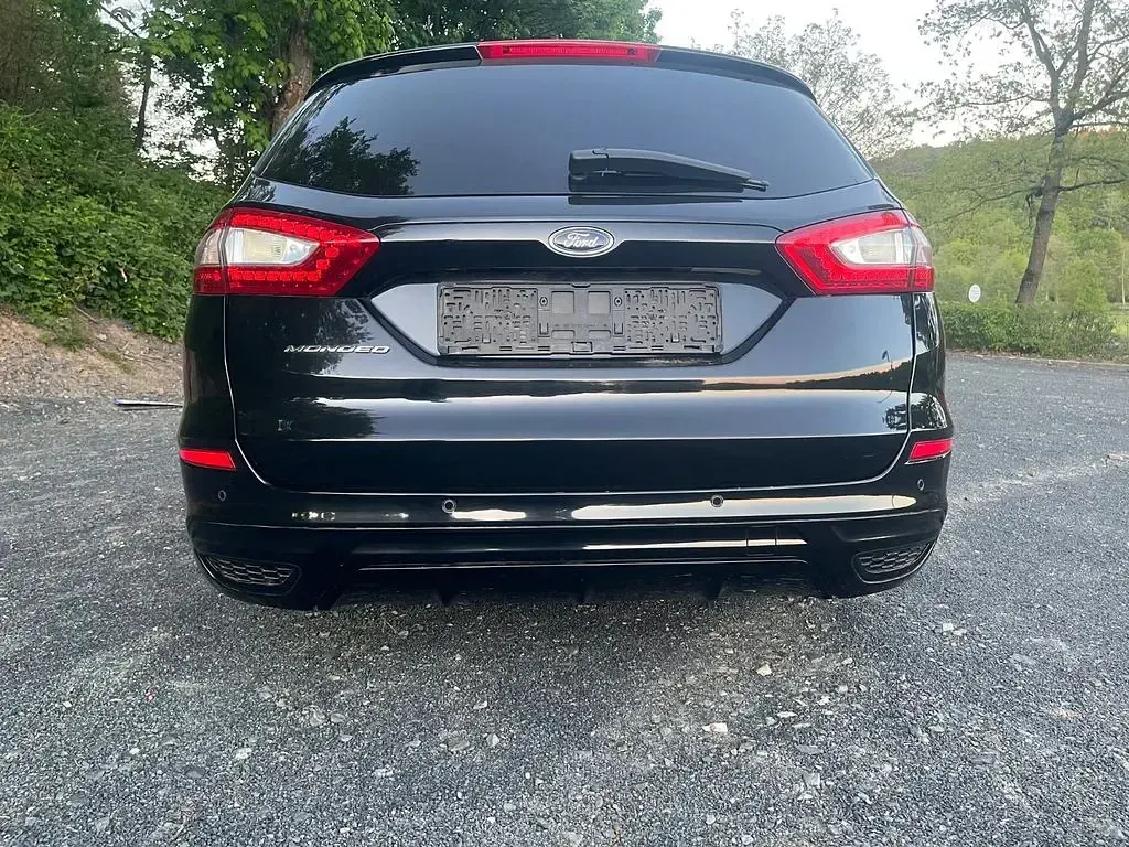 Używany Ford Mondeo Titanium 150 KM (110 kW) 2015 Czarny Sedan/Limuzyna