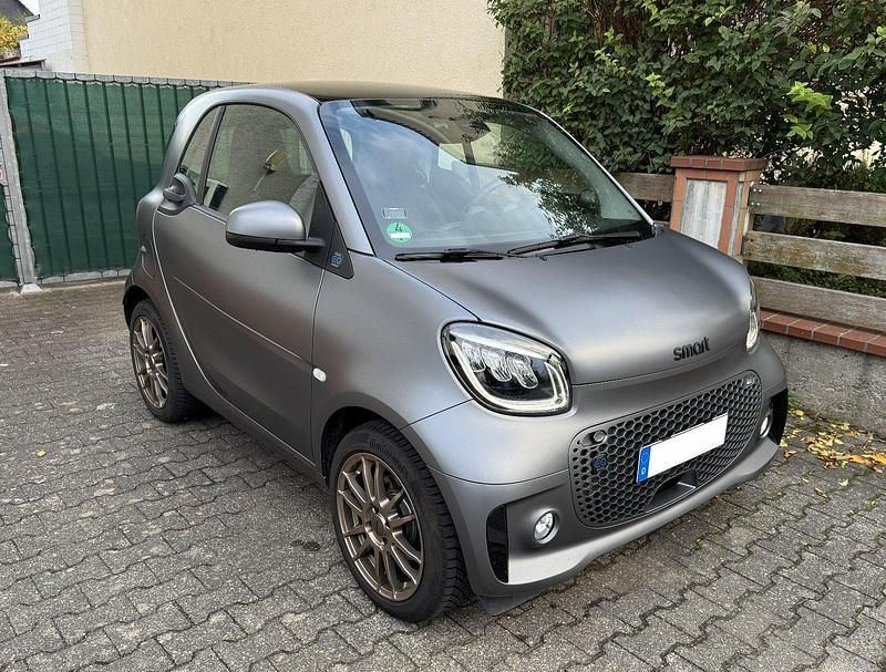 Grau Gebraucht 2022 Smart ForTwo Electric Drive Prime Coupé | 14.250 € (Fairer Preis) - Bild 1/4
