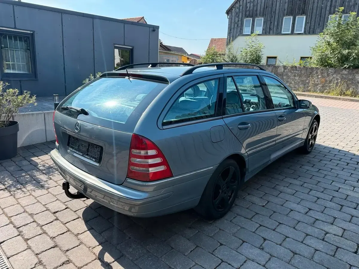 Gebraucht Mercedes C180 143 PS (105 kW) 2004 Blau Kombi