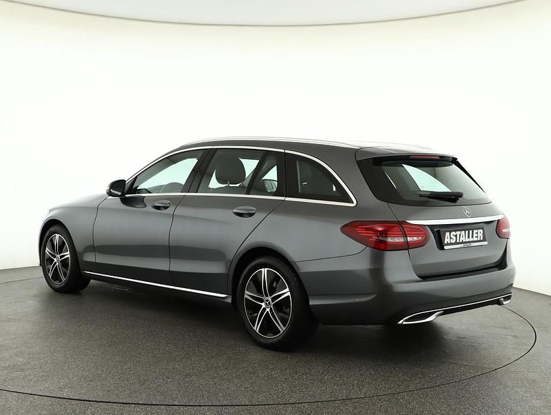 Gebraucht Mercedes C200 Avantgarde 159 PS (116 kW) 2020 Metalliclack selenitgrau