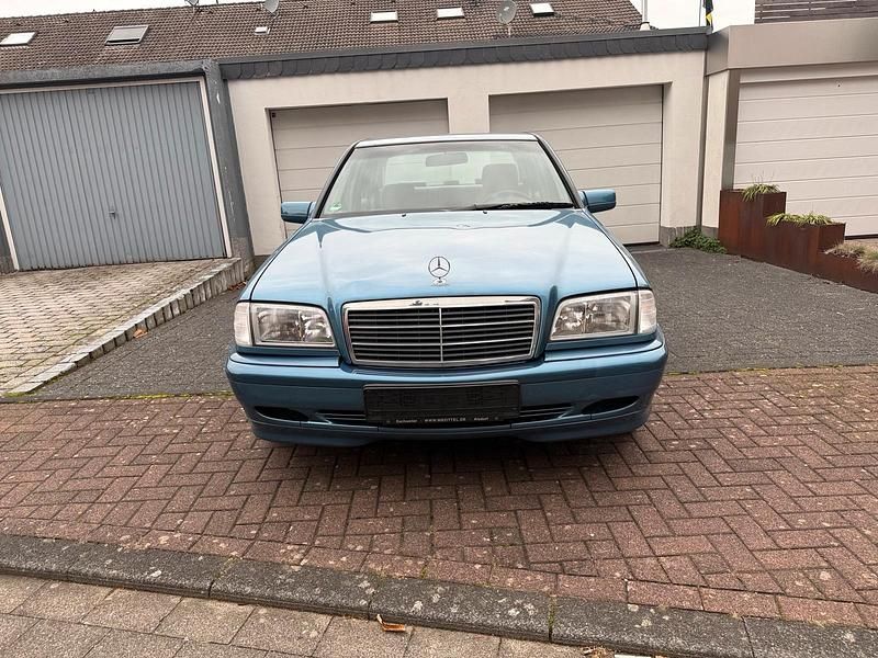 Blau Gebraucht 1998 Mercedes C180 Limousine | 4.390 € (Fairer Preis) - Bild 1/4