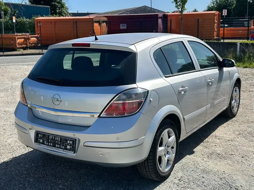 Gebraucht Opel Astra Innovation 116 PS (85 kW) 2008 Silber Limousine