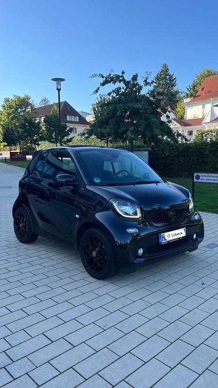 Schwarz Gebraucht 2017 Smart ForTwo Cabrio Brabus Cabrio | 15.999 € (Fairer Preis) - Bild 1/4