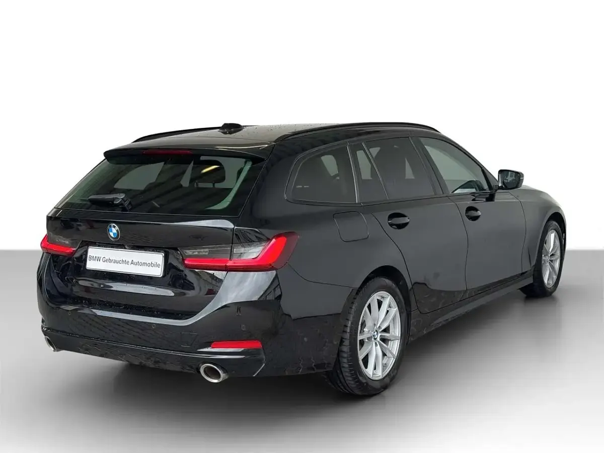 Gebraucht BMW 330 245 PS (180 kW) 2023 Schwarz Limousine