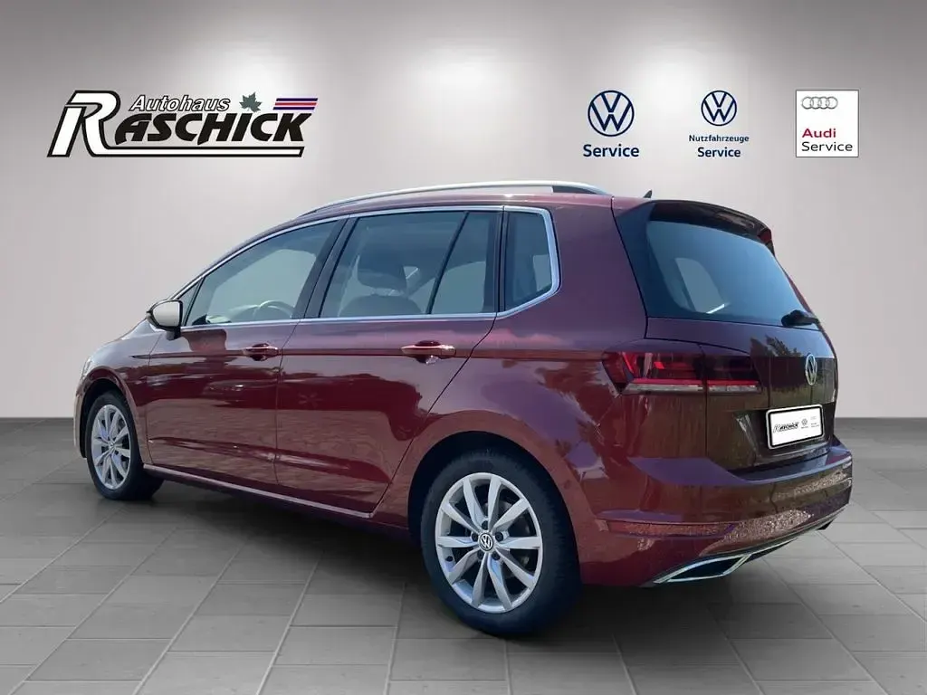 Gebraucht VW Golf VII Highline 150 PS (110 kW) 2020 Cranberry red (rot) Limousine
