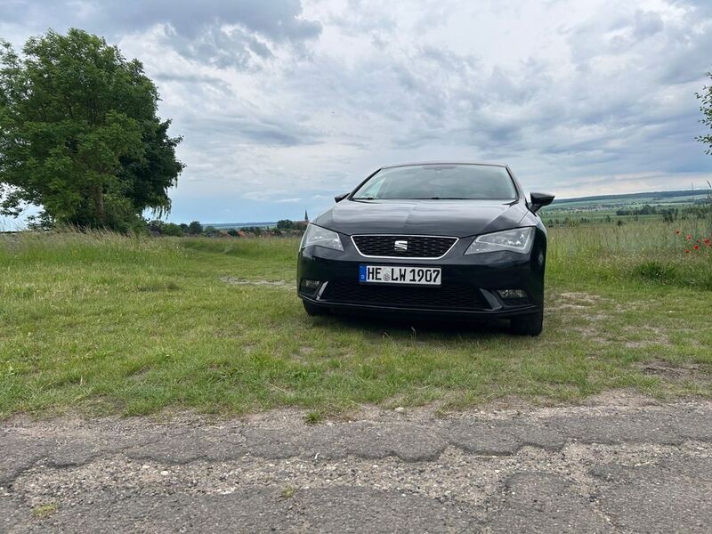 Schwarz Gebraucht 2014 Seat Leon Style Limousine | 5.990 € (Guter Preis) - Bild 1/4