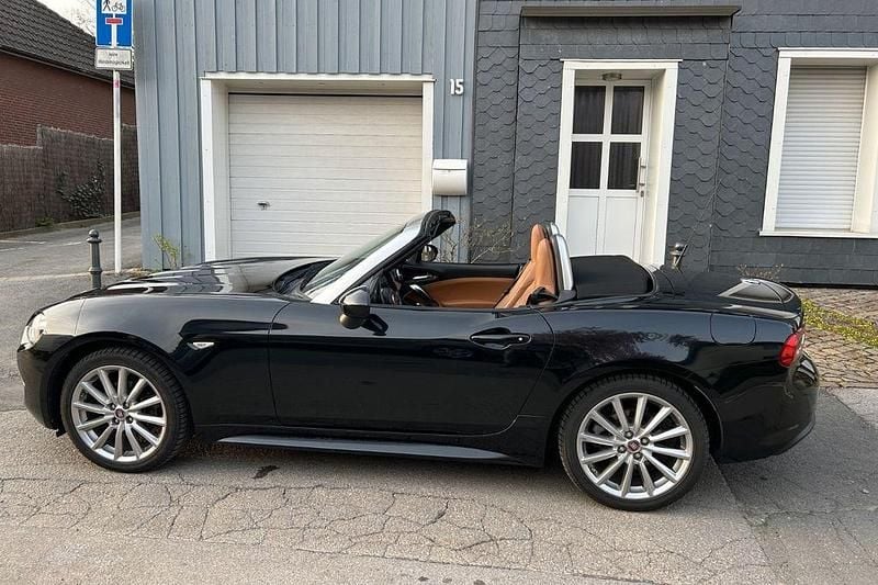 Gebraucht Fiat 124 Spider Lusso 140 PS (102 kW) 2018 Schwarz Cabrio