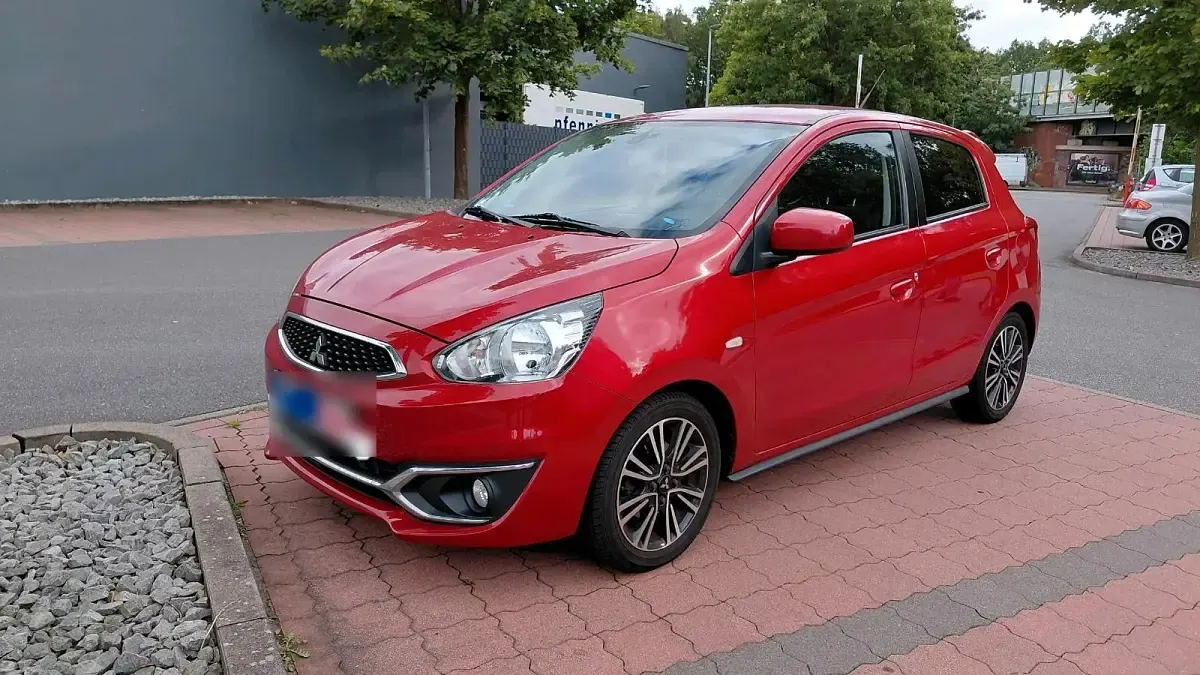 Gebraucht Mitsubishi Space Star Diamant Edition 80 PS (58 kW) 2018 Rot Kleinwagen