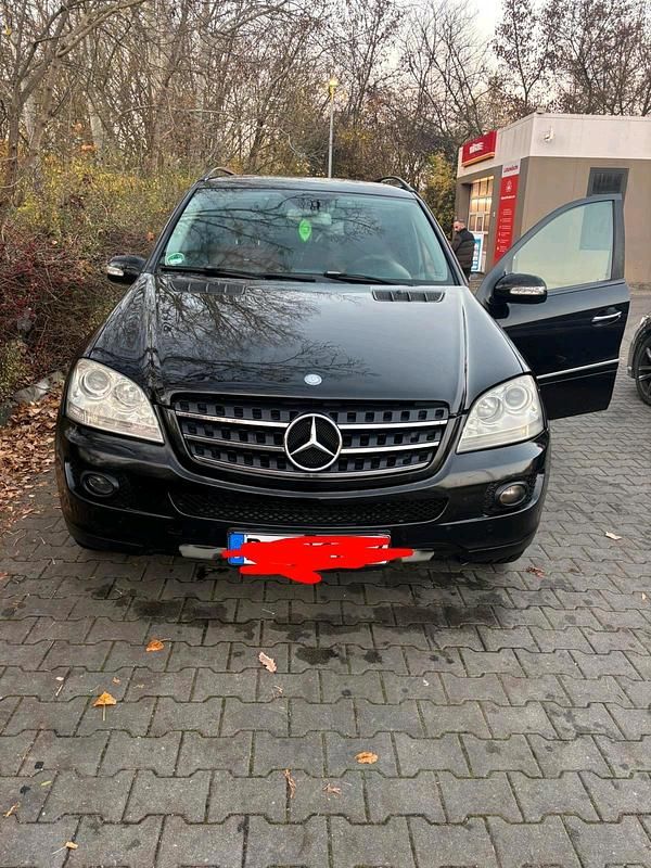 Schwarz Gebraucht 2007 Mercedes ML320 SUV | 6.500 € (Guter Preis) - Bild 1/4
