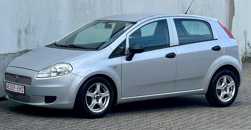 Silber Gebraucht 2013 Fiat Grande Punto Kleinwagen | 3.325 € (Fairer Preis) - Bild 1/4